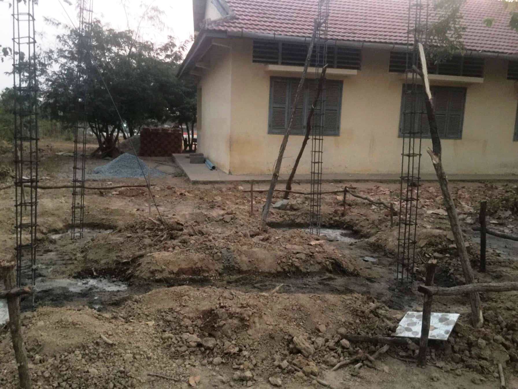 基礎をコンクリートで固める